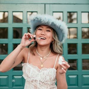 Meet your Posher, Claudia